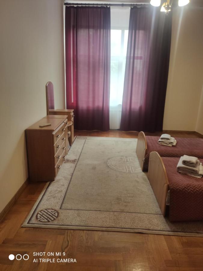 Apartments Domovik ,Kirilla I Mefodiya, 5 Mukácheve Exterior foto