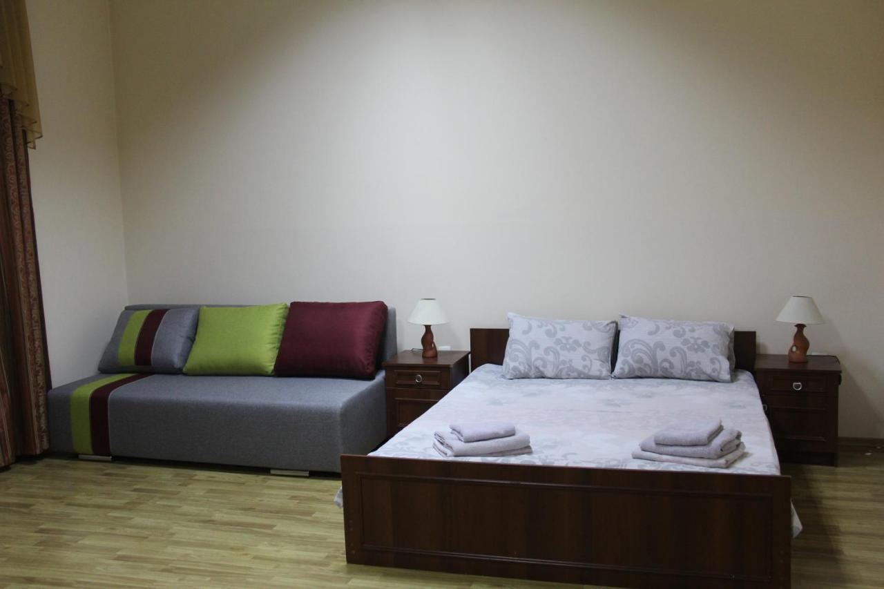 Apartments Domovik ,Kirilla I Mefodiya, 5 Mukácheve Exterior foto