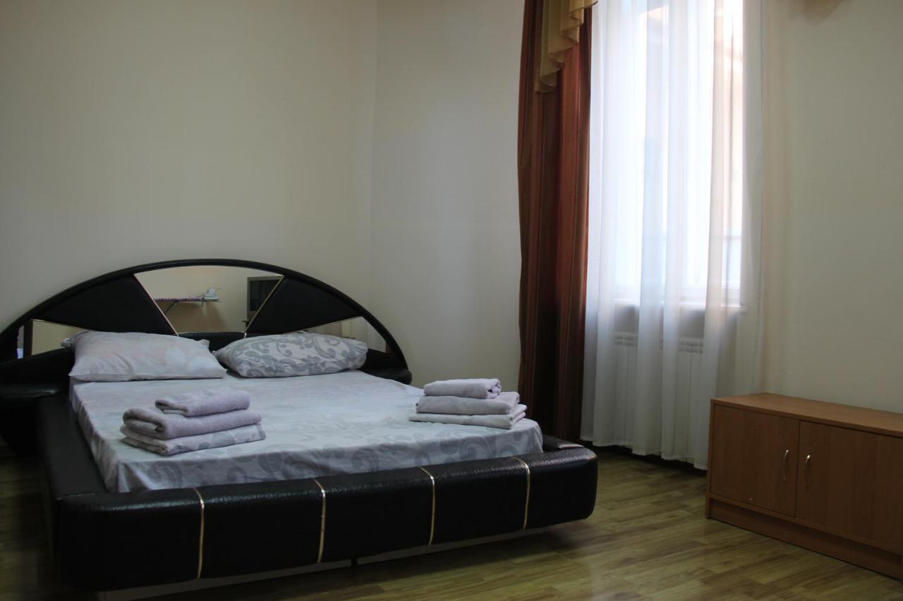 Apartments Domovik ,Kirilla I Mefodiya, 5 Mukácheve Exterior foto